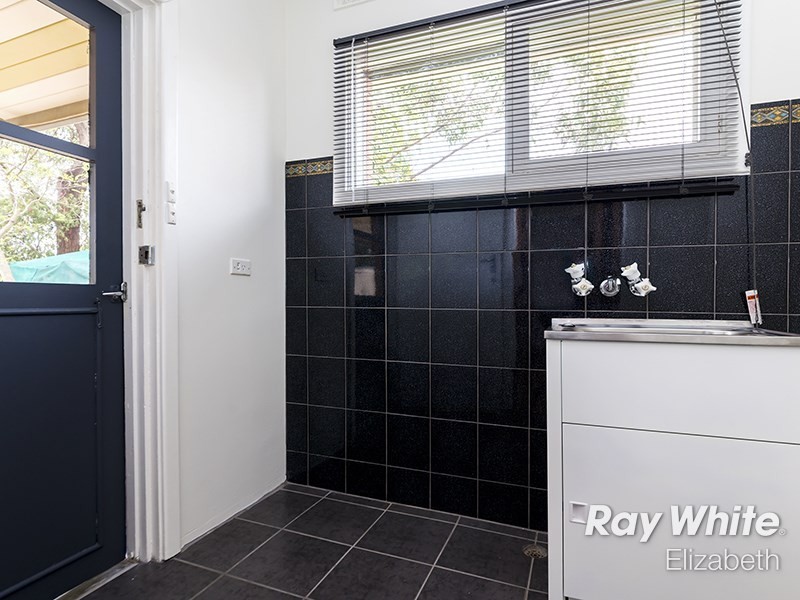 15 Marleycombe Road, Elizabeth Vale SA 5112