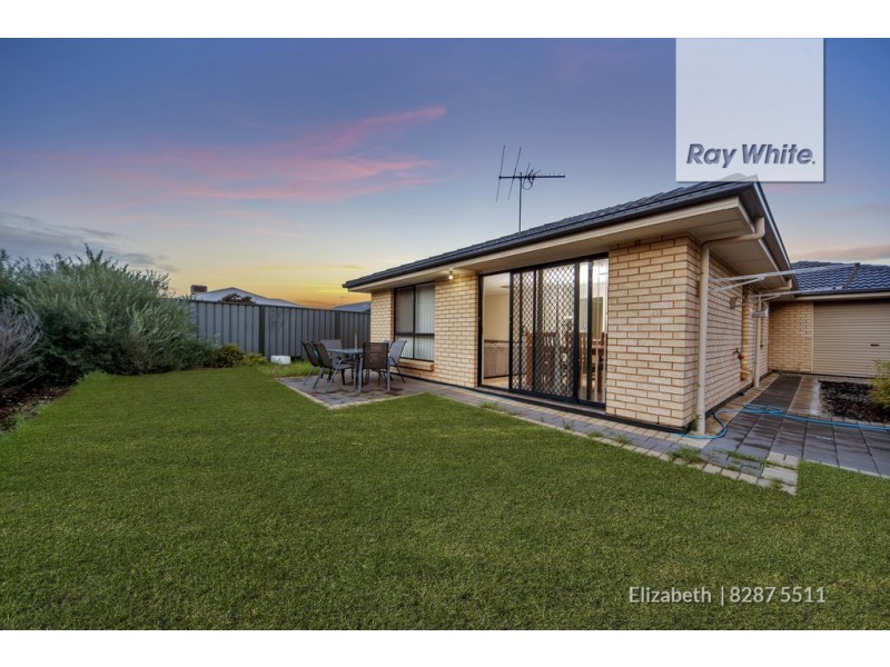 17 Riesling Crescent, Andrews Farm SA 5114