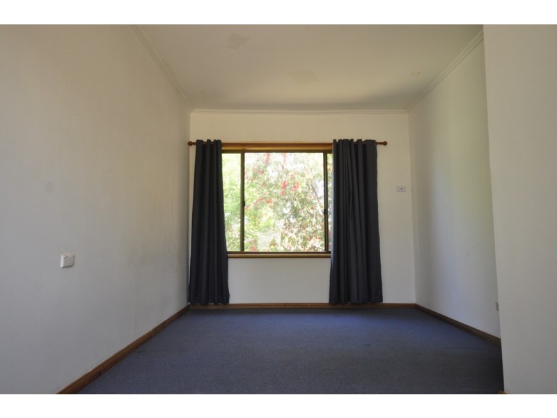 16 Crisp Road, Elizabeth Downs SA 5113