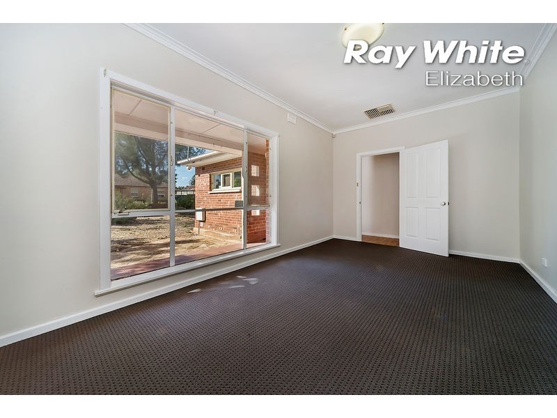 17 Crisp Road, Elizabeth Downs SA 5113