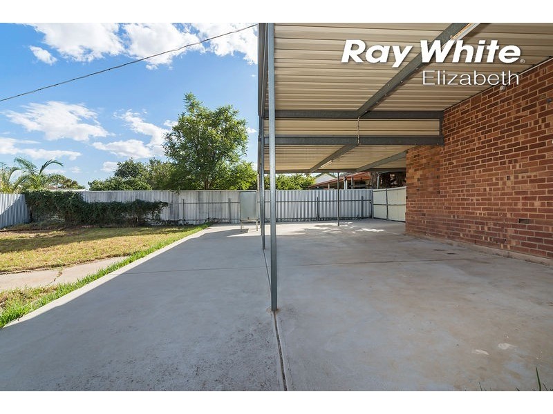 17 Crisp Road, Elizabeth Downs SA 5113