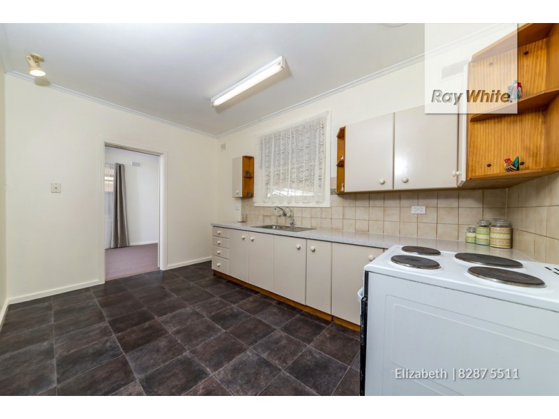 18 Longleat Road, Elizabeth Vale SA 5112