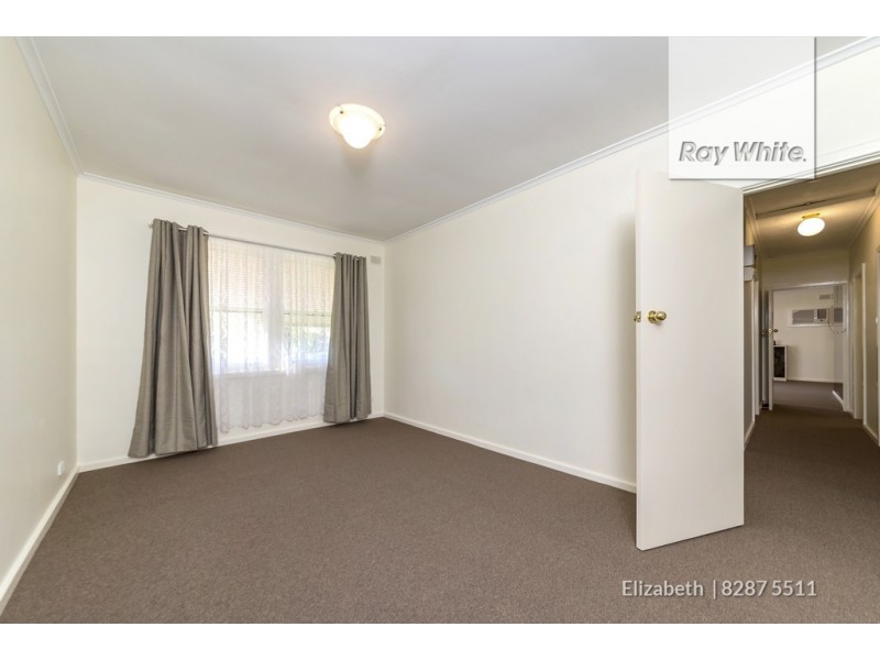 18 Longleat Road, Elizabeth Vale SA 5112