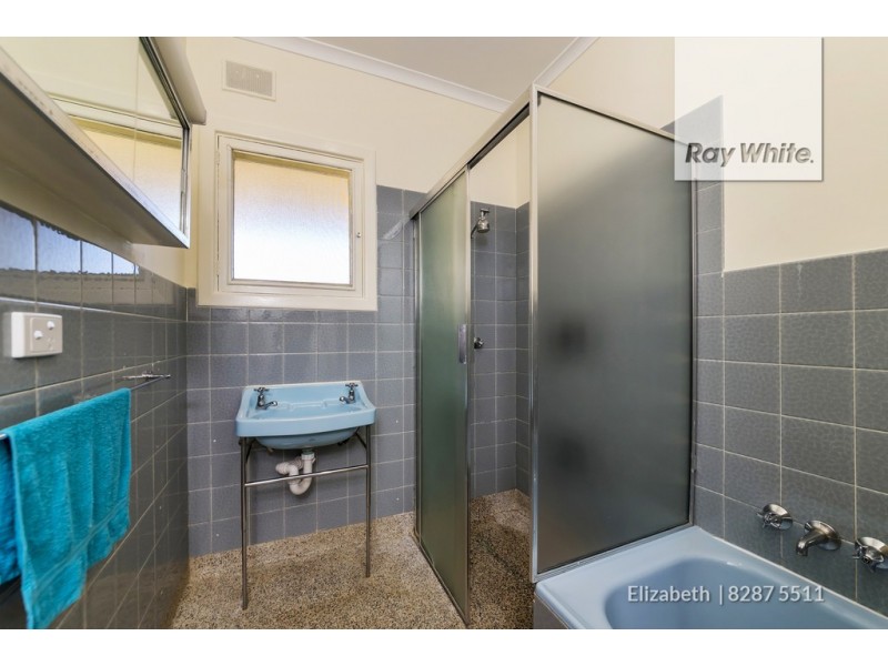 18 Longleat Road, Elizabeth Vale SA 5112