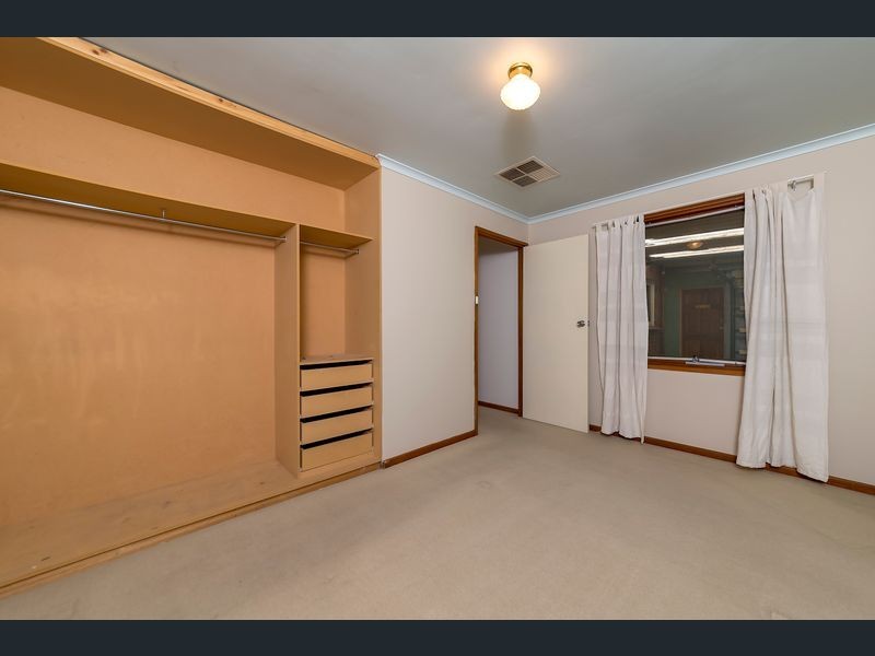 14 Hawker Cres, Elizabeth East SA 5112