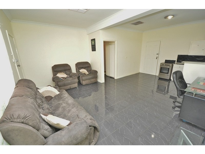 18 Peacock Rd, Elizabeth Downs SA 5113