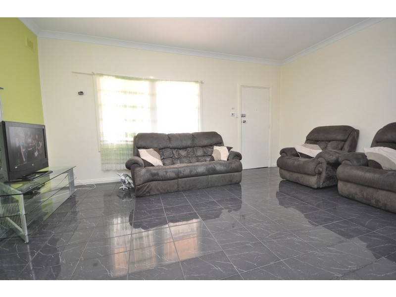 18 Peacock Rd, Elizabeth Downs SA 5113