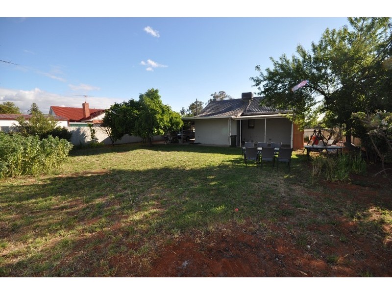 18 Peacock Rd, Elizabeth Downs SA 5113