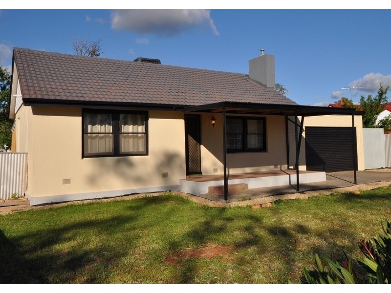 18 Peacock Rd, Elizabeth Downs SA 5113