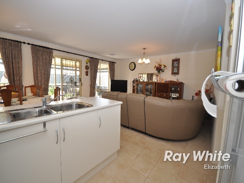 27 Monterey Drive, Munno Para West SA 5115