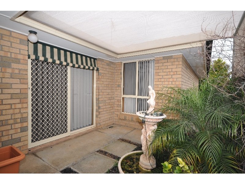 2 Knightsbridge Court, Hillbank SA 5112