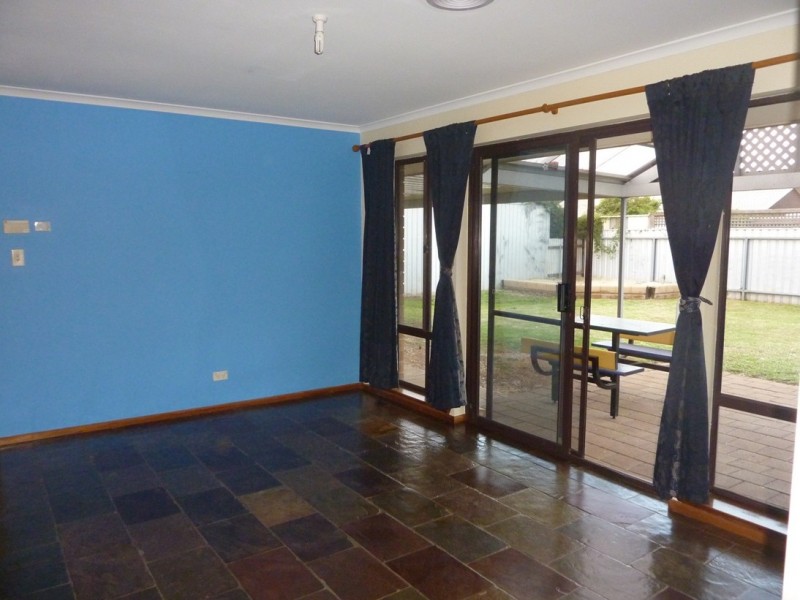 10 Maguire Crescent, Burton SA 5110