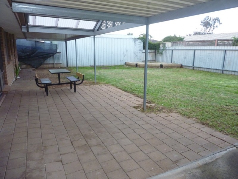 10 Maguire Crescent, Burton SA 5110