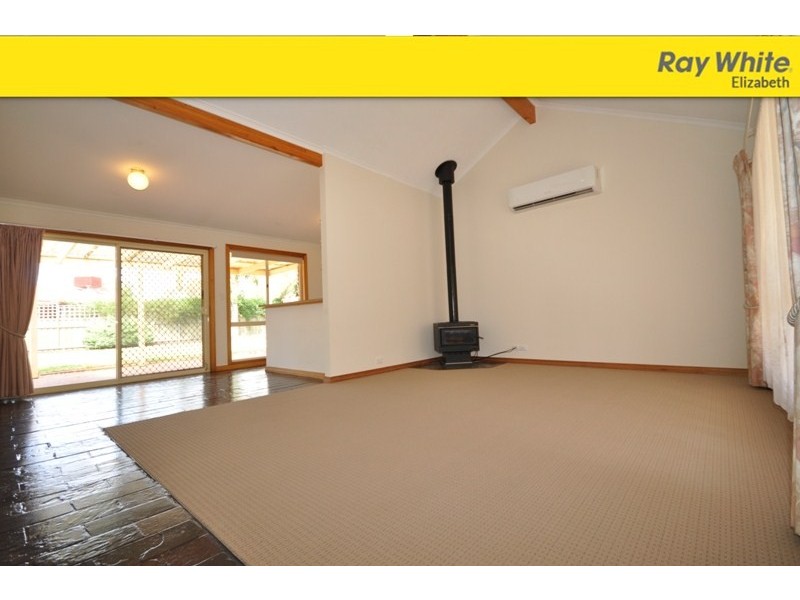 25 President Avenue, Andrews Farm SA 5114