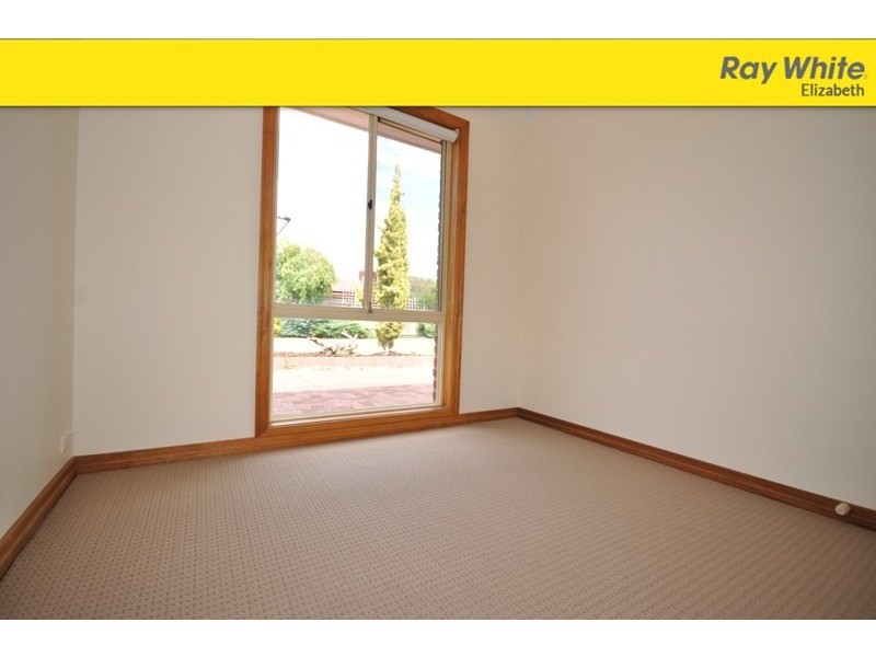 25 President Avenue, Andrews Farm SA 5114