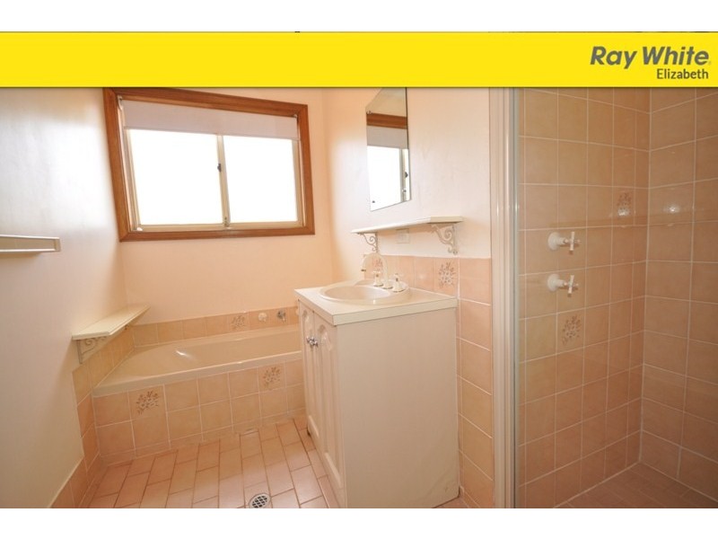 25 President Avenue, Andrews Farm SA 5114