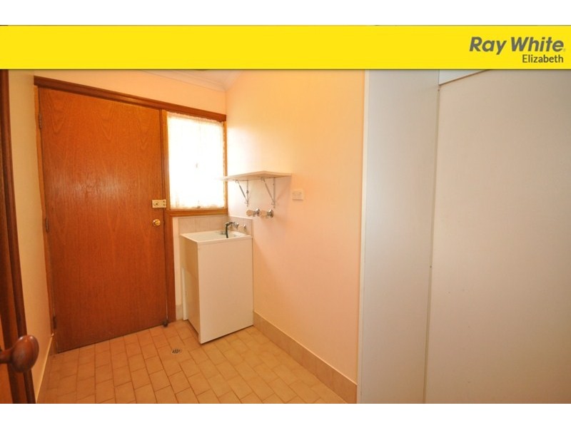 25 President Avenue, Andrews Farm SA 5114