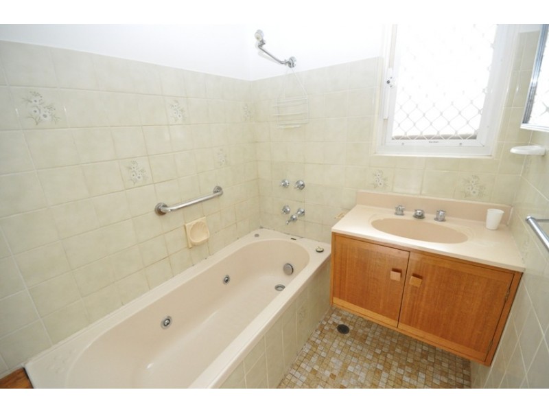 19 Chaddenwick Road, Elizabeth Vale SA 5112