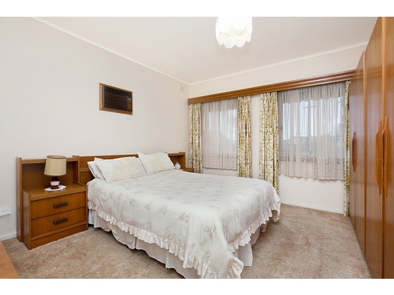 28 St Leonard Crescent, Elizabeth Downs SA 5113