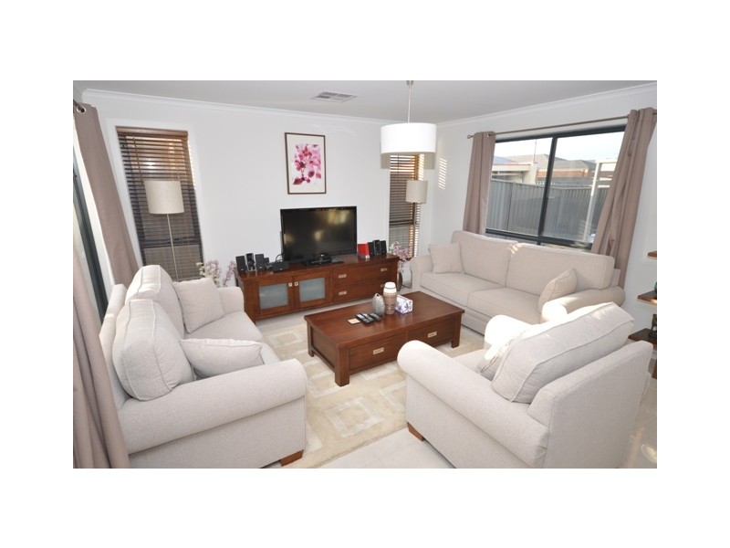 4 Coonawarra Avenue, Andrews Farm SA 5114