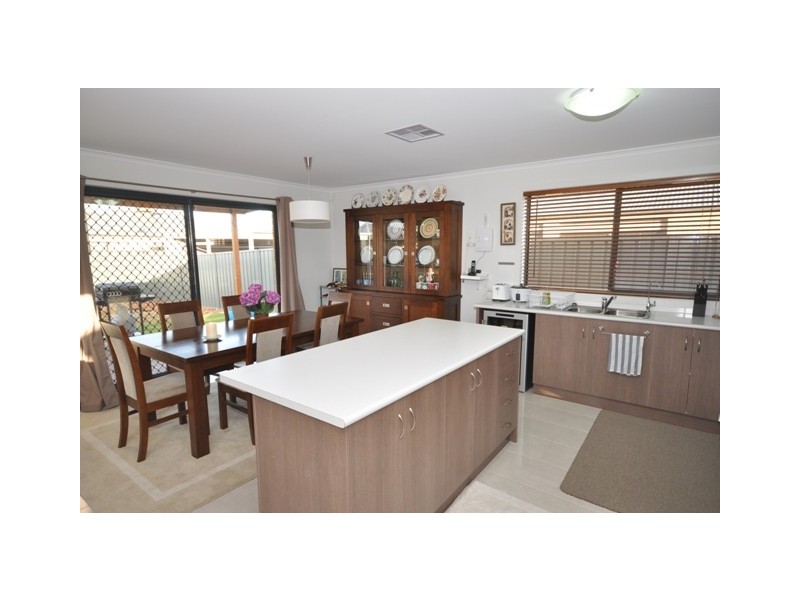 4 Coonawarra Avenue, Andrews Farm SA 5114