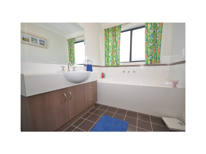 4 Coonawarra Avenue, Andrews Farm SA 5114