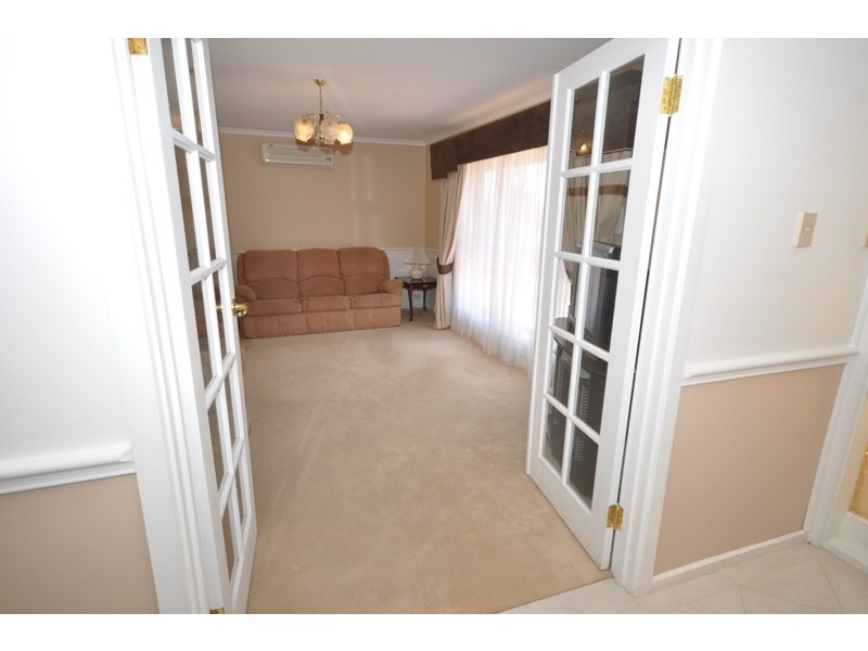 33 Hedgerow Drive, Gulfview Heights SA 5096