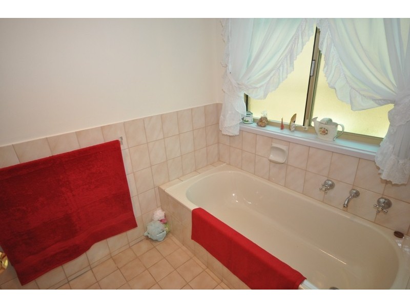 33 Hedgerow Drive, Gulfview Heights SA 5096
