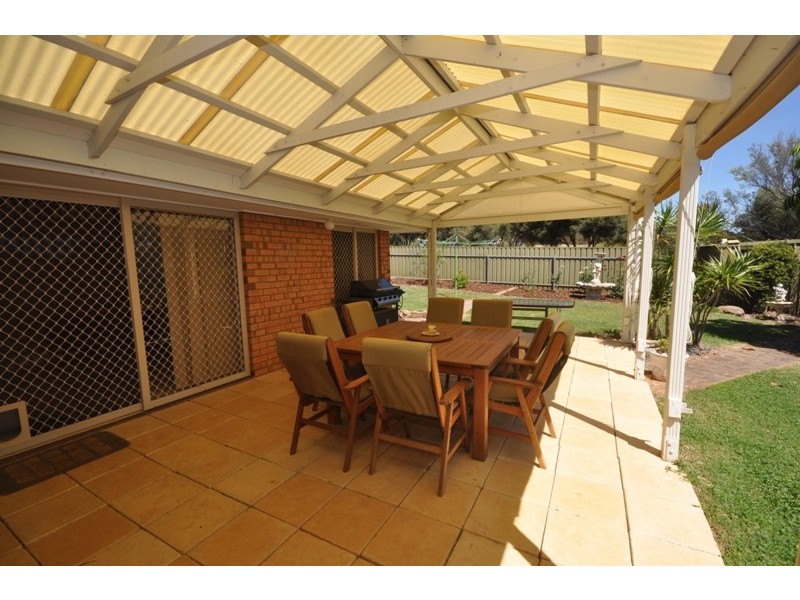 33 Hedgerow Drive, Gulfview Heights SA 5096