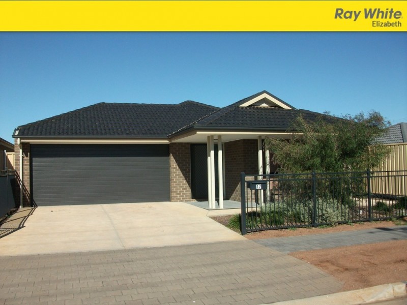 17 Tudor Cres, Smithfield Plains SA 5114