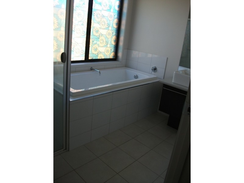 17 Tudor Cres, Smithfield Plains SA 5114