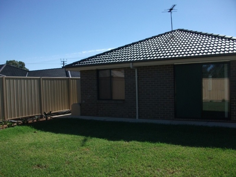 17 Tudor Cres, Smithfield Plains SA 5114