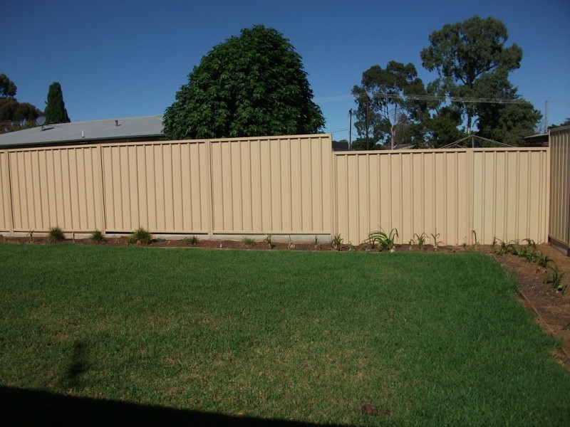 17 Tudor Cres, Smithfield Plains SA 5114