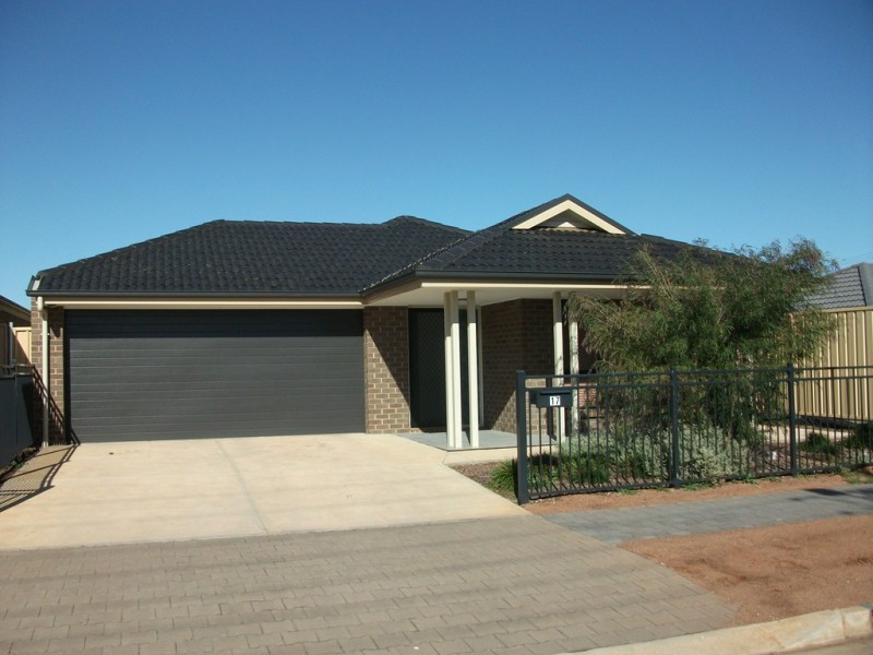17 Tudor Cres, Smithfield Plains SA 5114