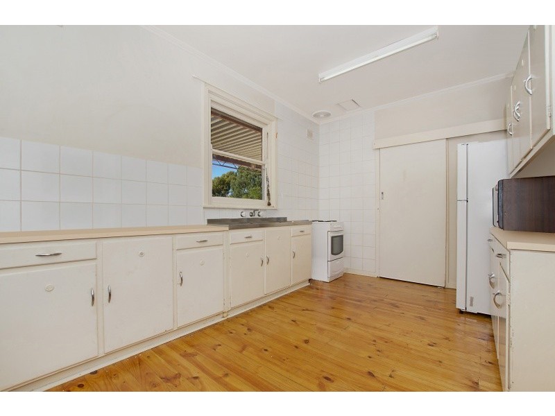 11 Marleycombe Road, Elizabeth Vale SA 5112