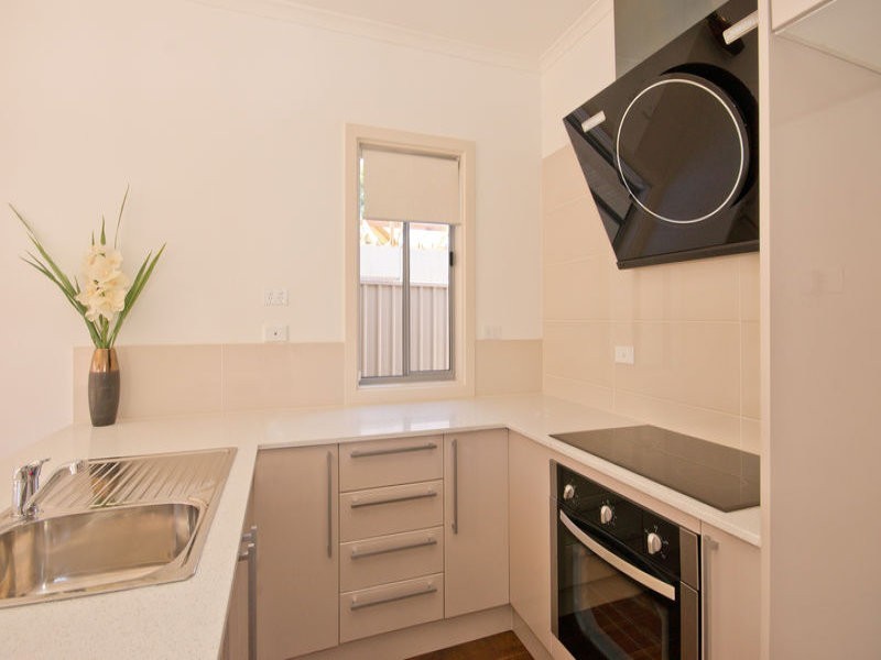 2/18 Davidson Rd, Elizabeth Vale SA 5112