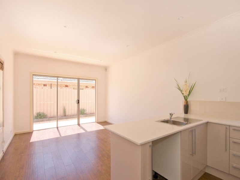 2/18 Davidson Rd, Elizabeth Vale SA 5112