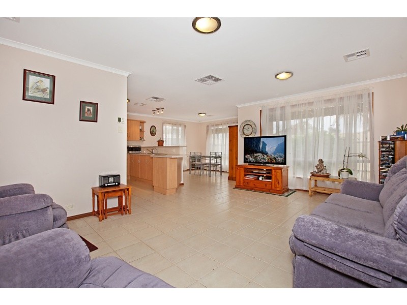 14 Moulds Crescent, Smithfield SA 5114