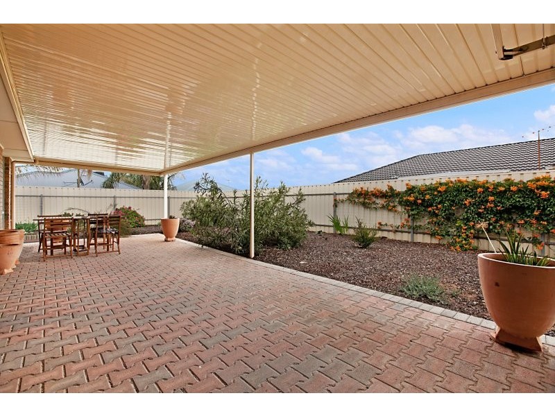 14 Moulds Crescent, Smithfield SA 5114