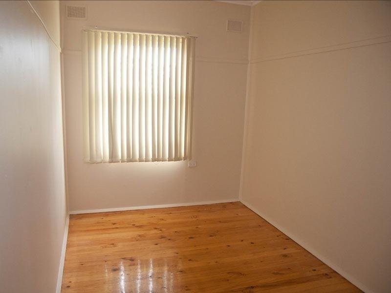 4 Johnston Road, Elizabeth Downs SA 5113