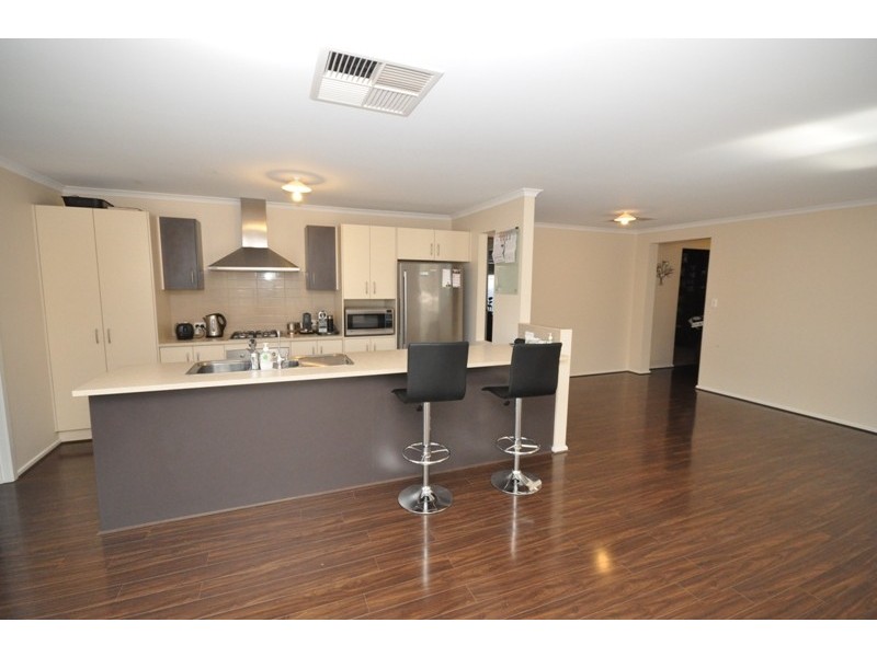 10 Chateau Avenue, Andrews Farm SA 5114