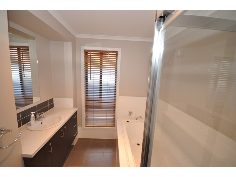 10 Chateau Avenue, Andrews Farm SA 5114