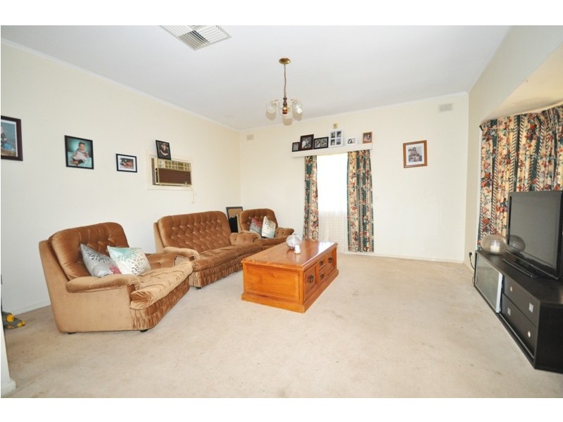 15 St Leonard Crescent, Elizabeth Downs SA 5113