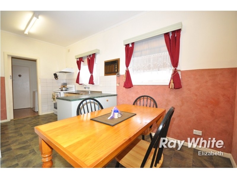 15 St Leonard Crescent, Elizabeth Downs SA 5113