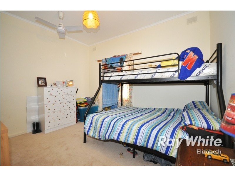 15 St Leonard Crescent, Elizabeth Downs SA 5113