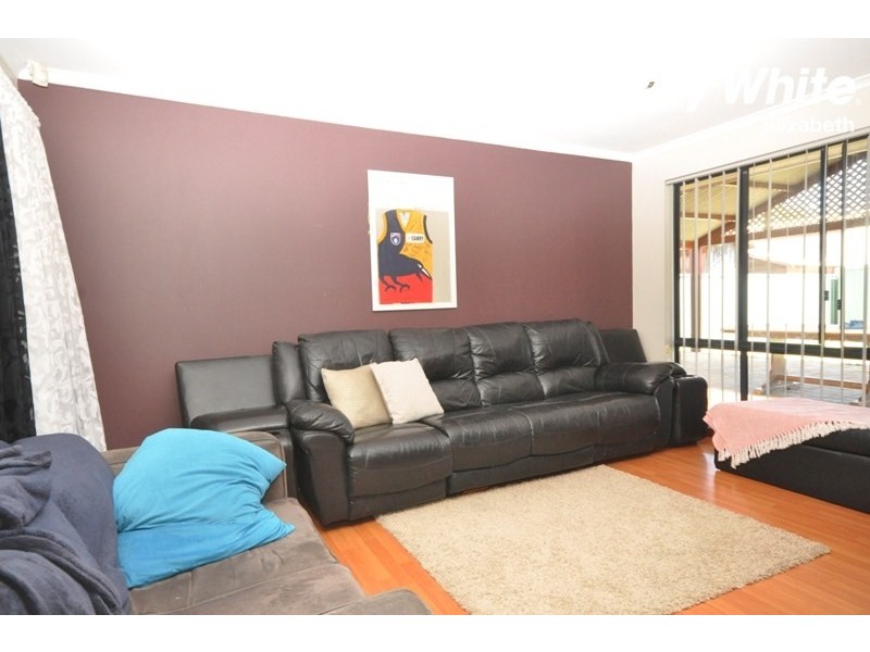 18 Maplewood Dr, Blakeview SA 5114