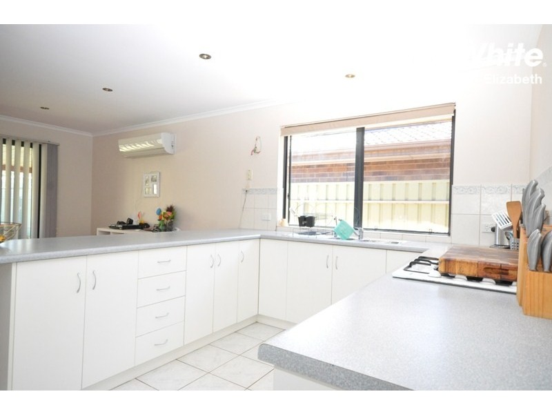 18 Maplewood Dr, Blakeview SA 5114