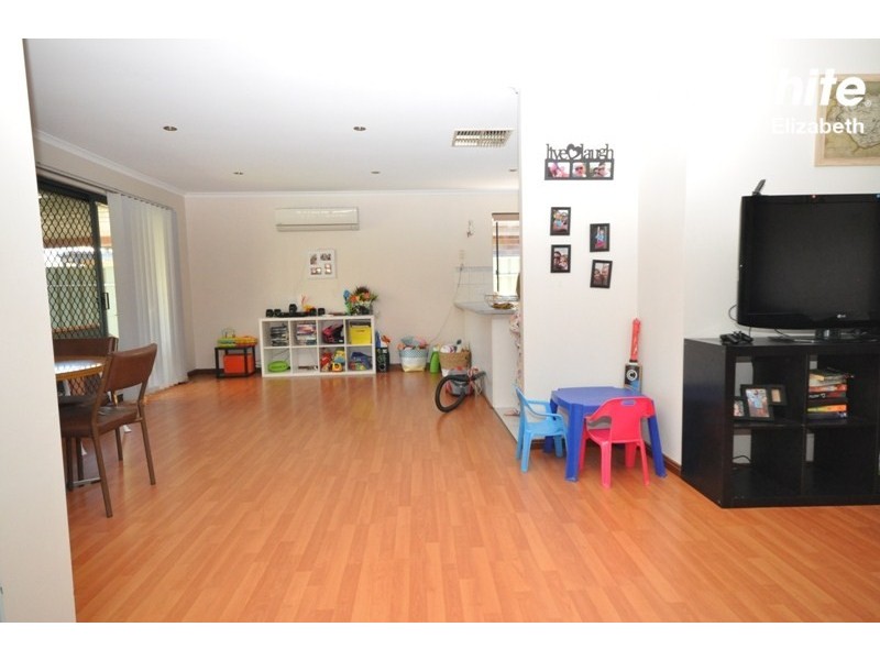 18 Maplewood Dr, Blakeview SA 5114