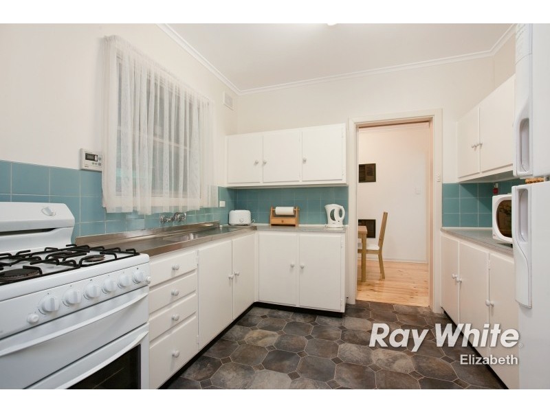 8 Diana Avenue, Parafield Gardens SA 5107