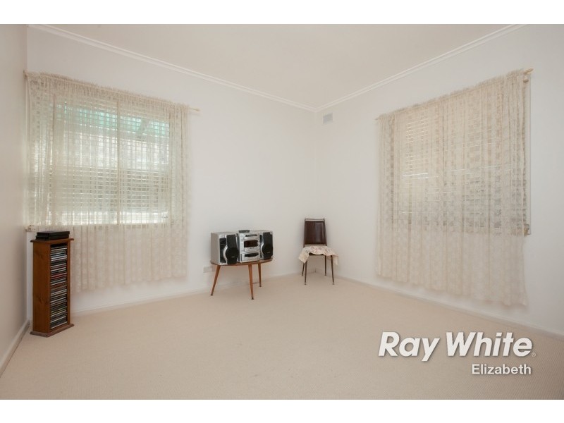 8 Diana Avenue, Parafield Gardens SA 5107